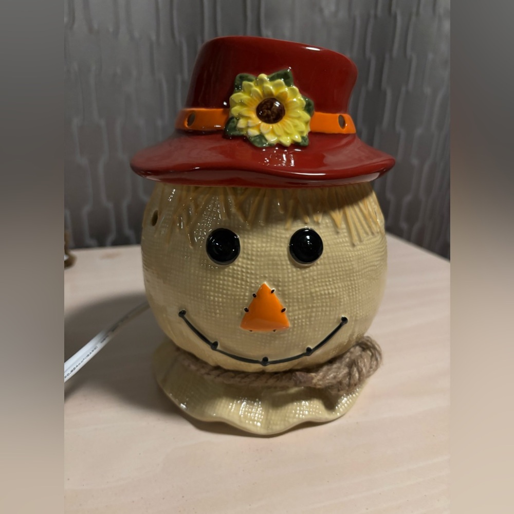 SCENTSY Scarecrow Premium Wax Warmer 3 piece